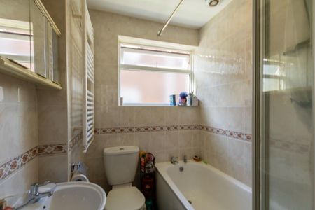 2 bedroom ground floor maisonette to rent - Photo 5