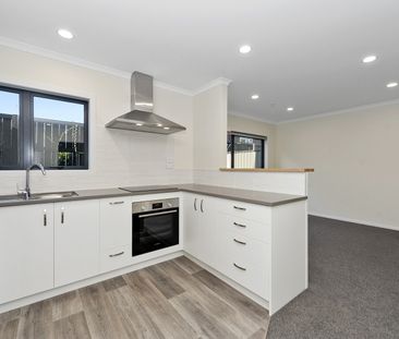 Stylish Inner City Living - Photo 6
