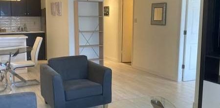 Newly renovated, fully furnished apartment - Photo 2