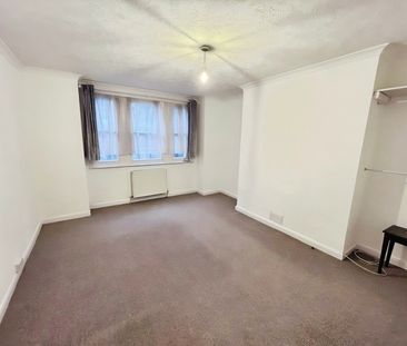 2 bedroom Flat To Let - Photo 2