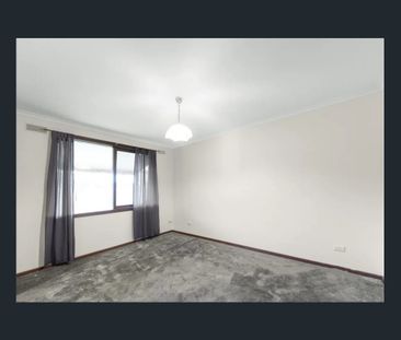 Spacious 3-Bedroom Family Home in a Convenient Location - Photo 6