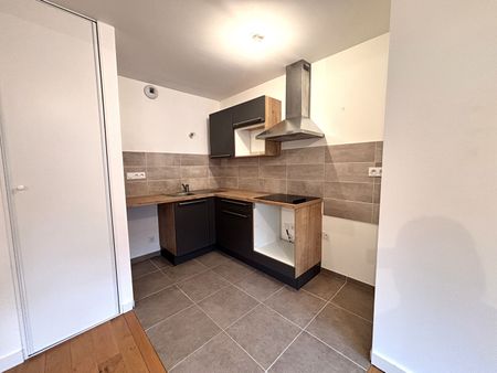 Location Appartement 1 pièce 42m² - Photo 3