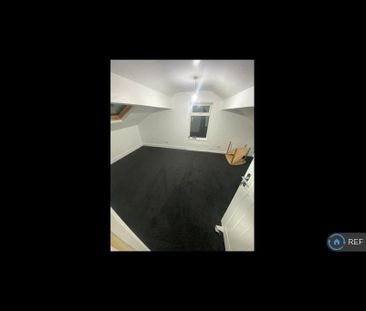 1 bedroom in a flat share to rent - Photo 3