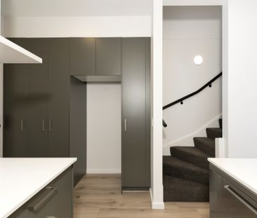 Whitlam Townhouse - Photo 2