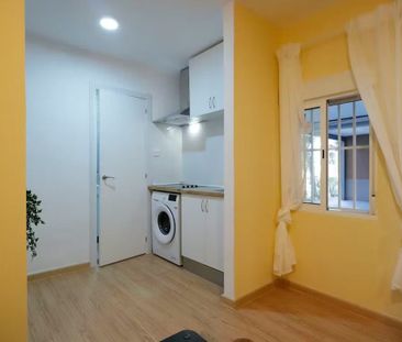 Calle de Carracedo, Madrid, Community of Madrid 28024 - Photo 6