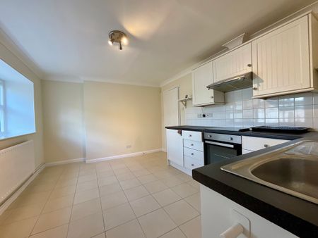 2 bedroom Detached Bungalow to let - Photo 2