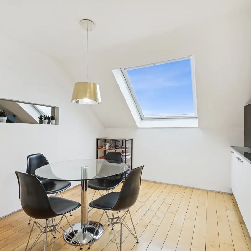 3 bedroom flat in 17 Hall Road - Photo 1