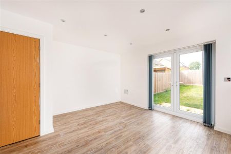 4 bedroom detached house to rent - Photo 2