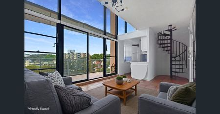 LOFT STYLE LIVING WITH PANORAMIC VIEWS OF SYDNEY HARBOUR - Photo 4