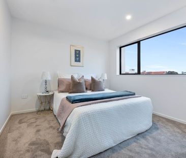 Exceptionally designed home at Takapuna - Photo 6