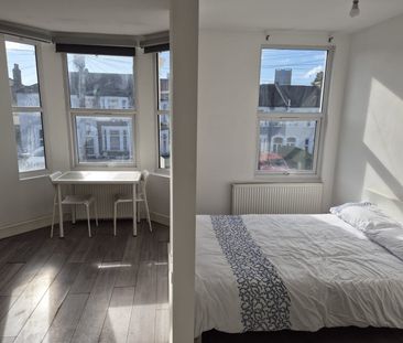 Studio Flat, Mayfair Avenue, IG1 - Photo 3