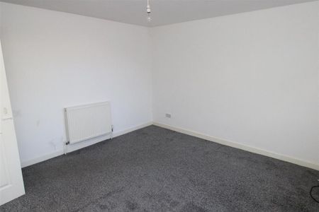 2 bedroom ground floor flat to rent - Photo 4