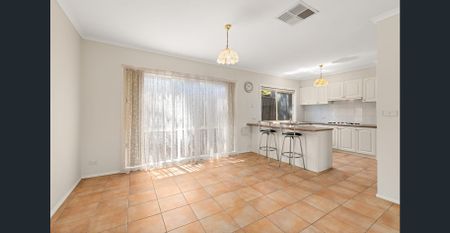Spacious Family Home in a Prime Chirnside Park Location - Photo 3