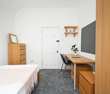 4 bedroom terraced house to rent - Photo 5