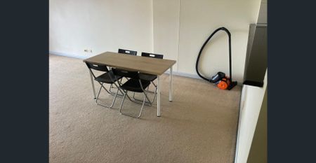 Fully Furnished- Super Convenient & Affordable 2B2B! Closed to Restaurant, Supermarket, Bus Station, UNSW! Available From 15/12/2025 To 05/02/2026. - Photo 3