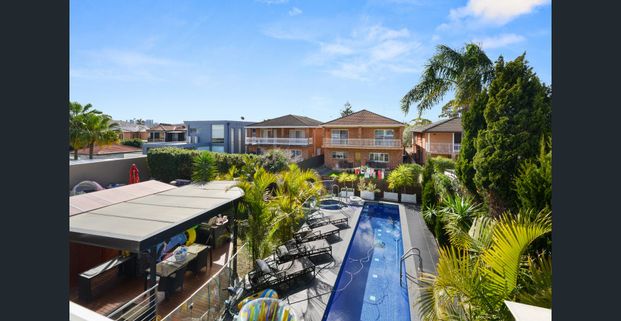 Stunning mansion architectural design in premier location - Photo 1