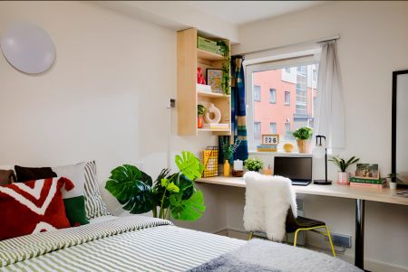 2 Bed Flat - Photo 3