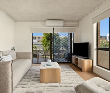 Gorgeous Beach Side Apartment - Photo 2