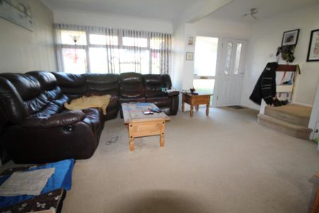 3 bedroom semi-detached house to rent - Photo 2