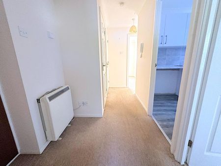 2 bedroom ground floor flat to rent - Photo 4