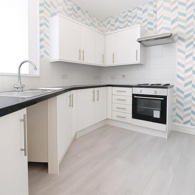 2 bedroom end of terrace house to rent - Photo 1