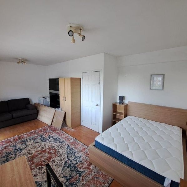 Room in a Shared Flat, Finchley Road, NW3 - Photo 1