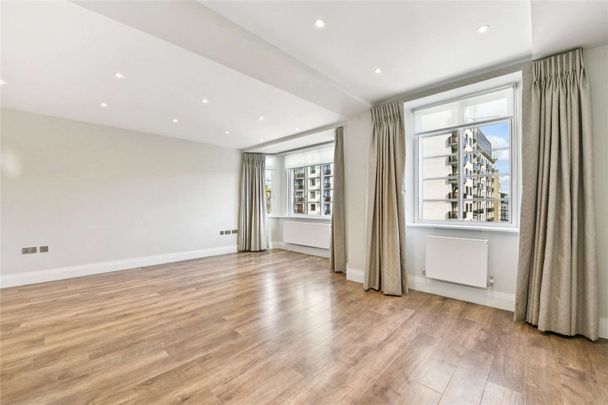 A bright and beautifully refurbished two bedroom apartment in a well run apartment block situated on Sloane Street. - Photo 1