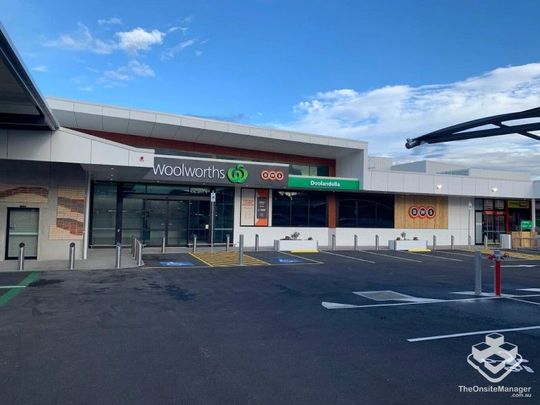 3 BEDROOM TOWNHOUSE - Double Garage, Air Cons, Pets Welcome - Photo 1