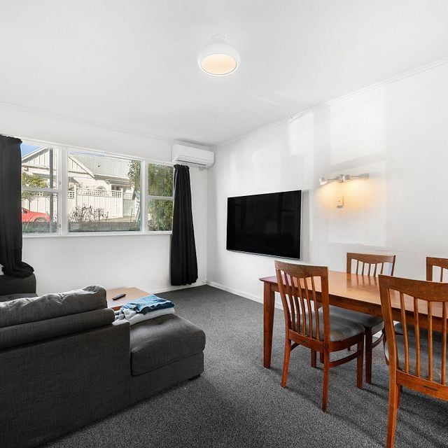 11-Bedroom House for Rent – 58 Thompson Street - Photo 1