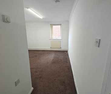 1 Bed Flat, Tyrell Court, SO18 - Photo 3