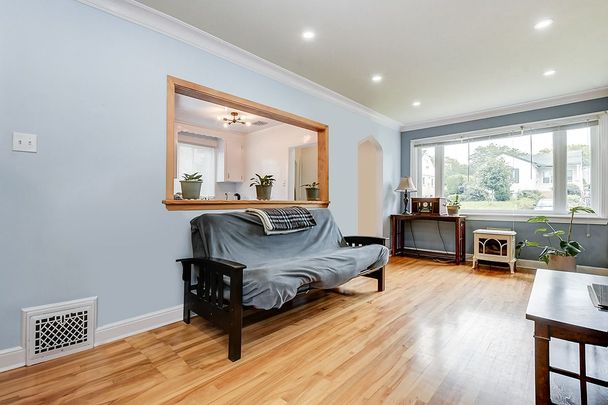 For Lease - 316 Ducharme Boulevard, Vanier and Kingsview Park, Ontario - Photo 1