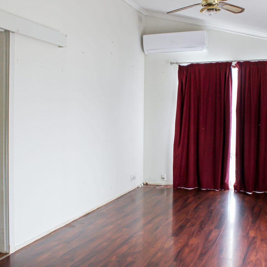 FAMILY HOME FOR 6 MONTH LEASE - Photo 1