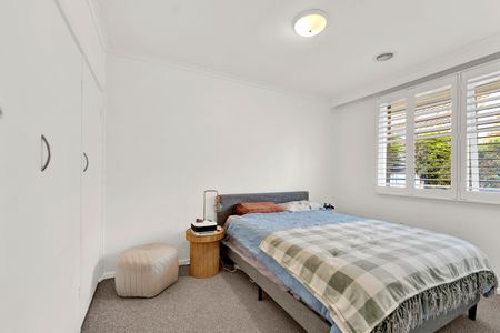 2/24 Holyrood Street, Hampton VIC 3188 - Apartment For Rent | Domain - Photo 2