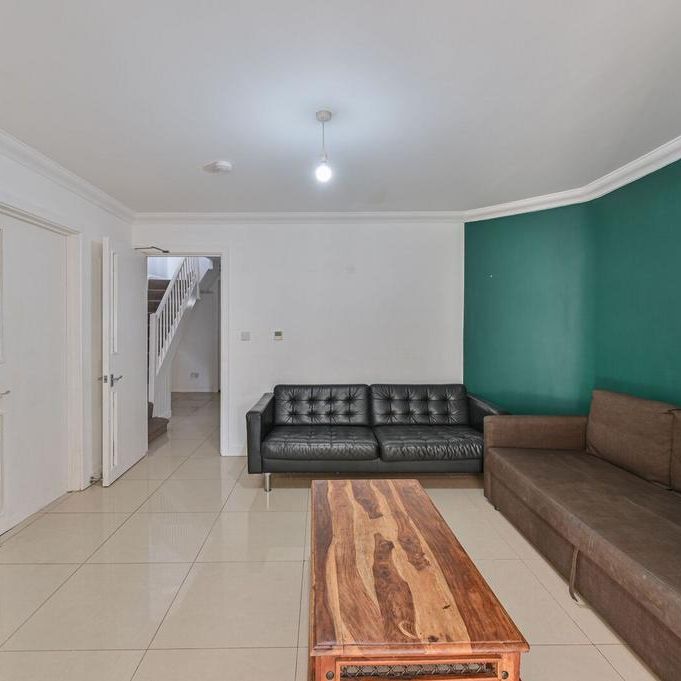 4 bedroom terraced house to rent - Photo 1