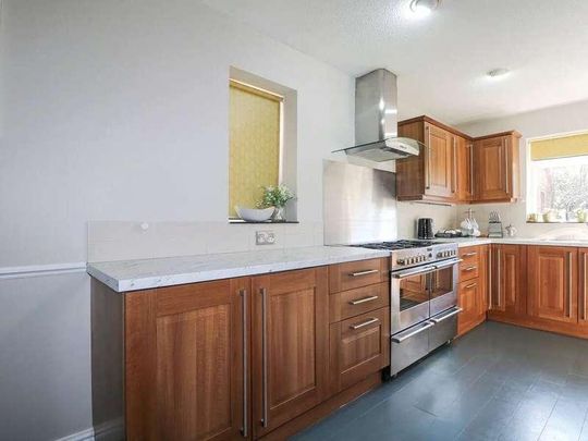 Saturn Croft, Winkfield Row, Bracknell, RG42 - Photo 1