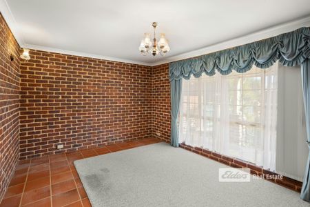 SPACIOUS FAMILY HOME - Photo 4