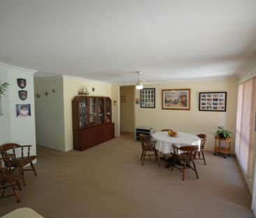Comfortable Family Living in Convenient Greenfields Location. - Photo 4
