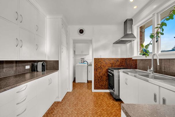 Sunny Home - Unbeatable Location - Photo 1