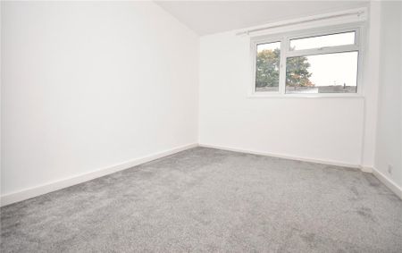2 bedroom end of terrace house to rent - Photo 4