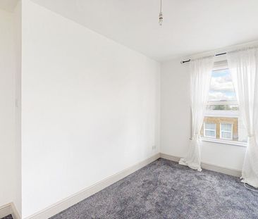 3 bedroom flat to rent - Photo 5