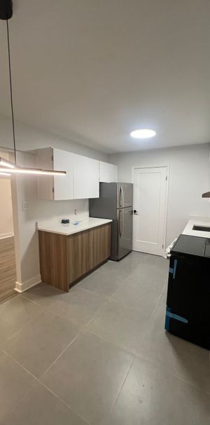 4 1/2 Sur 2 étages - Photo 1