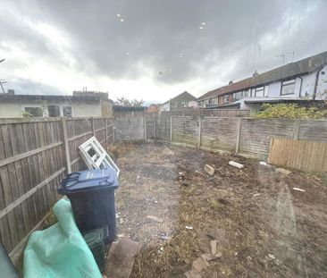 6 bedroom semi-detached house to rent - Photo 3