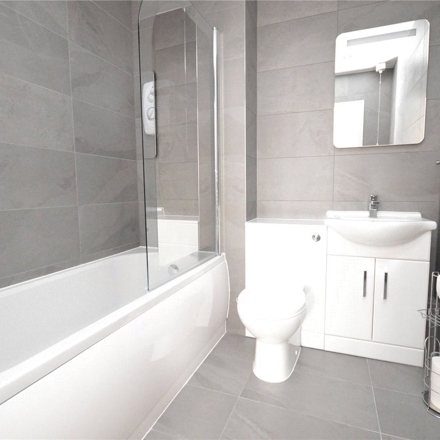 25, The Oaks, Leeds, West Yorkshire, LS10 4GZ - Photo 1