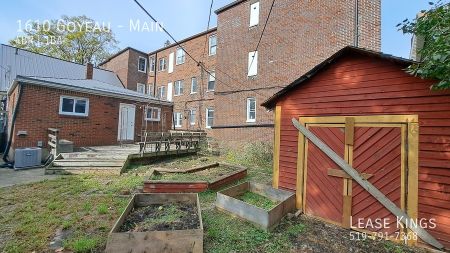 Completely Renovated 4 Bedroom 1 Bathroom Main Floor Unit - Photo 3