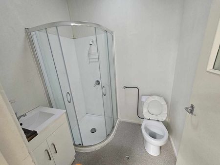 Spacious 6BR Family Haven - Wainuiomata - Photo 5