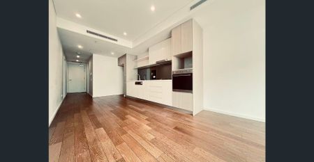 Morden Two-Bedroom Apartment in the Centre of Mascot where Everything is at Your Door Step! - Photo 3