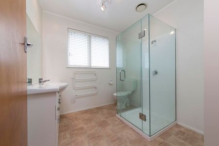 Sun soaked two-bedroom unit! - Photo 4