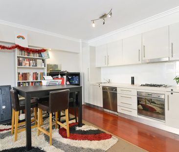 MODERN APARTMENT AT A GREAT LOCATION - Photo 6