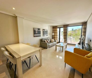 Apartamento planta baja en alquiler en Los Arqueros, Benahavis - Photo 3