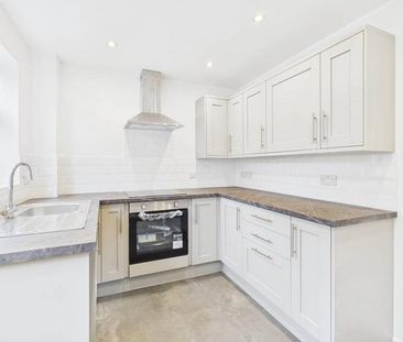 2 bedroom end of terrace house to rent - Photo 6